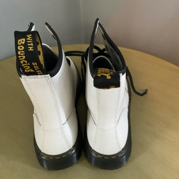 Doc Martens white boots - Picture 3 of 3